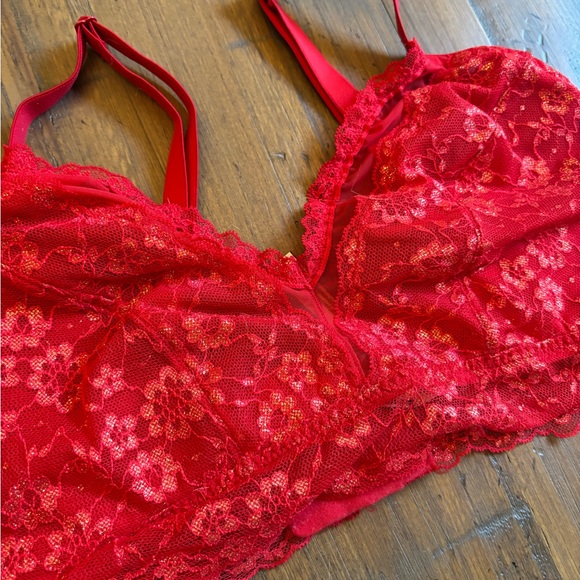 Victoria’s Secret lace curvy bralette - Picture 1 of 6